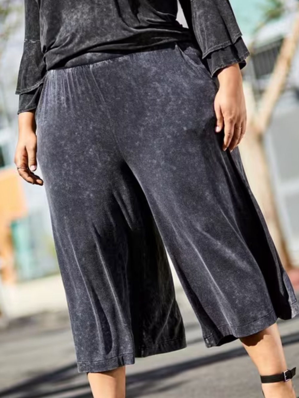 Torrid Crop Pull-On Wide Leg Super Soft High-Rise Smocked Waist Pant Sz 1 (XL)